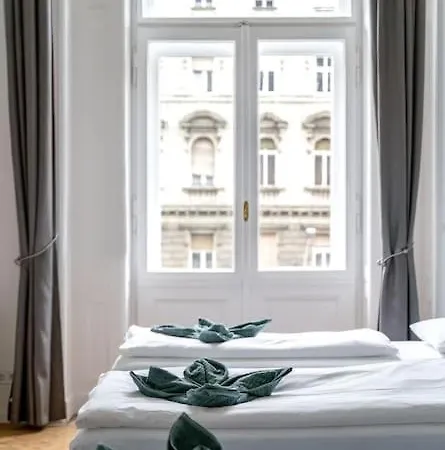 Andrassy Grandeur With Indoor Parking Budapest