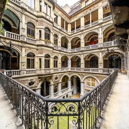 Andrassy Grandeur With Indoor Parking Apartment