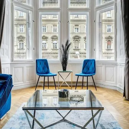 Andrassy Grandeur With Indoor Parking Apartment *