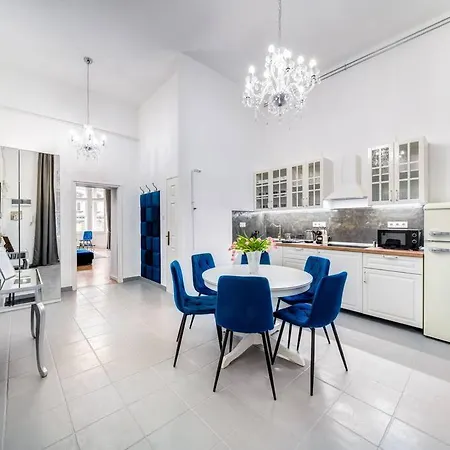 Andrassy Grandeur With Indoor Parking *