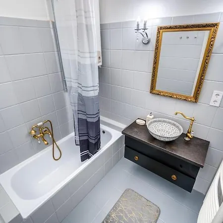 Apartment Andrassy Grandeur With Indoor Parking Budapest