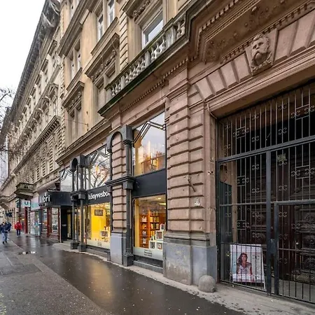 Andrassy Grandeur With Indoor Parking