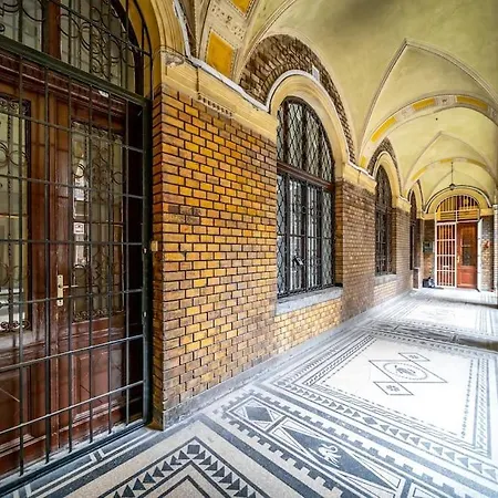 Andrassy Grandeur With Indoor Parking Apartment