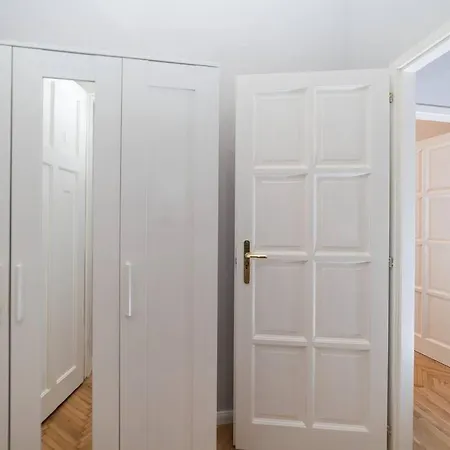 Cityscape Budget Vas Apartment Budapest