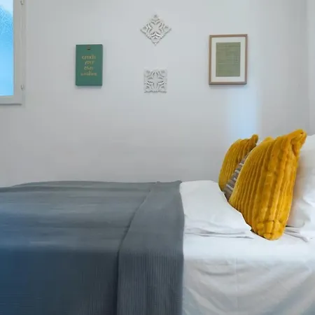 Chic Flat With River View Apartament