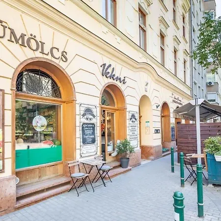 Sunny Balcony - Cute And Cozy Boedapest