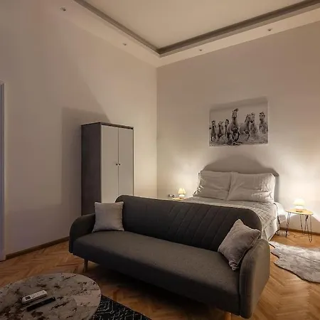 公寓 Dizsu's Place 布达佩斯