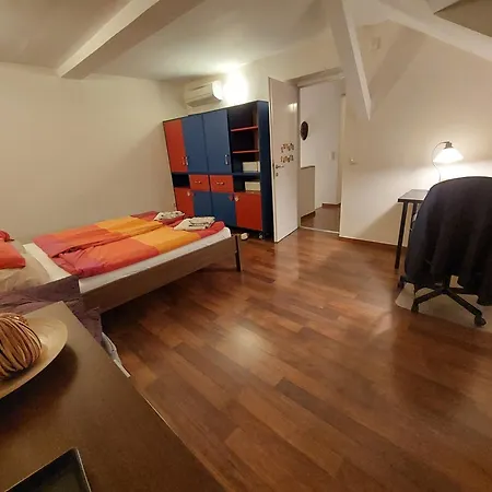 Queen Zita Apt 130 M2 Near Chain Bridge