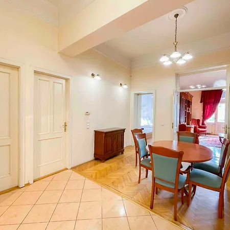Apartman Spacious Retreat By Puskas Arena *