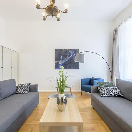 Seasons Garden Apartment *