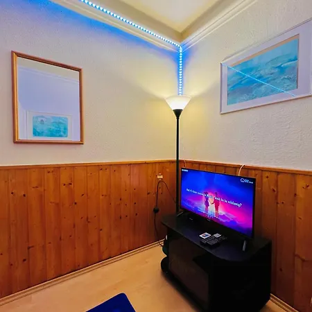 Chloe Ll Apartment *
