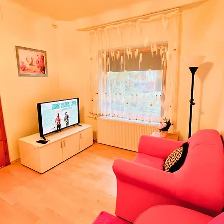 Chloe Ll Apartment *