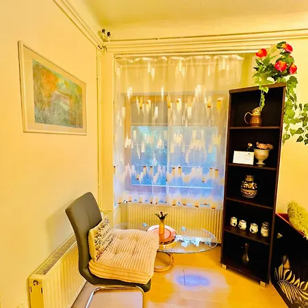 Chloe Ll Apartment *