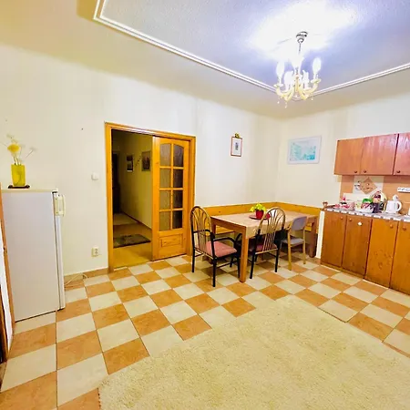Chloe Ll Apartment