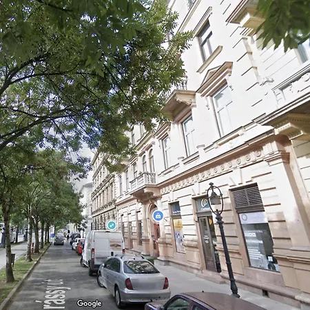 Alice - Andrassy Street *