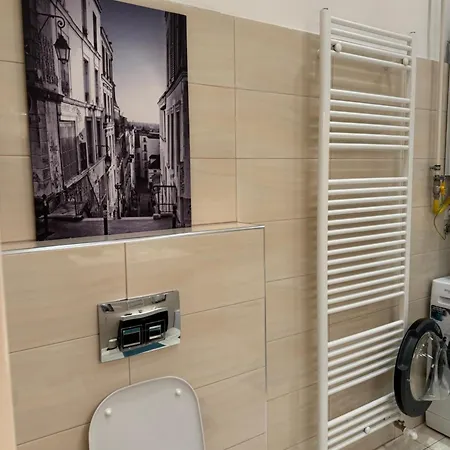 Apartment Stylish By The Vigszinhaz Theater Budapest
