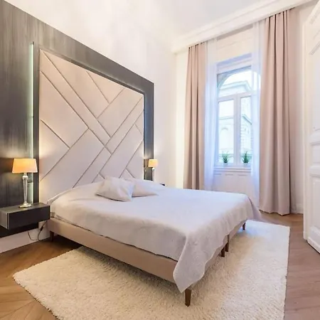 Palace Inn- Downtown Budapest