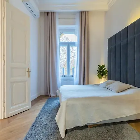 Palace Inn- Downtown Budapest