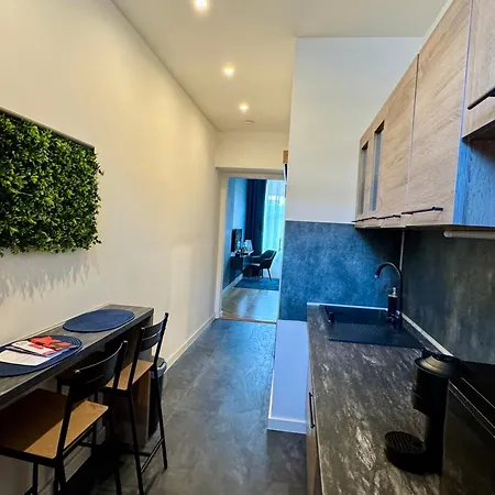 Apartment Tarsashazi Lakas Budapesten Koezel Mindenhez *