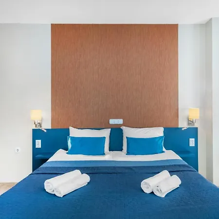 Aparthotel Corvin *