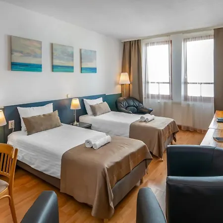 Aparthotel Corvin *