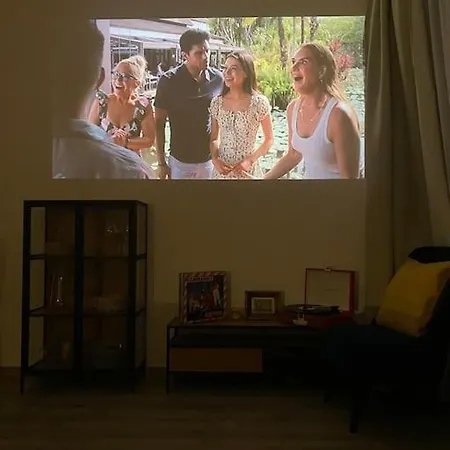Apartment Zene Lux Vinyl Record Player & Projector Budapest
