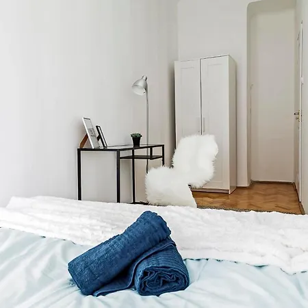 Apartment Cozy 4 Bedroom Overlooking The Basilica