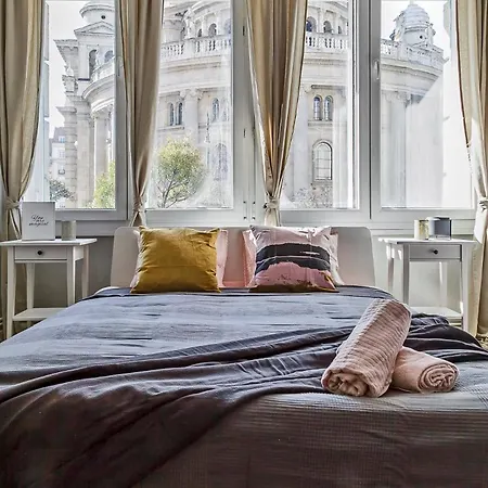 Apartment Cozy 4 Bedroom Overlooking The Basilica