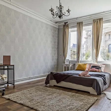 Apartment Cozy 4 Bedroom Overlooking The Basilica *