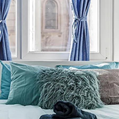 Apartment Cozy 4 Bedroom Overlooking The Basilica