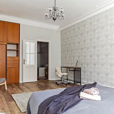 Cozy 4 Bedroom Overlooking The Basilica Apartment