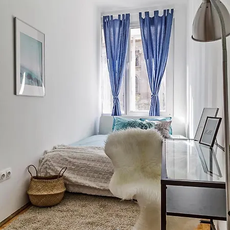 Apartment Cozy 4 Bedroom Overlooking The Basilica