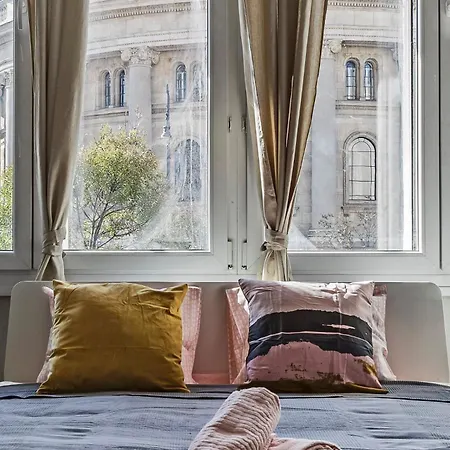 Cozy 4 Bedroom Overlooking The Basilica Apartment Budapest