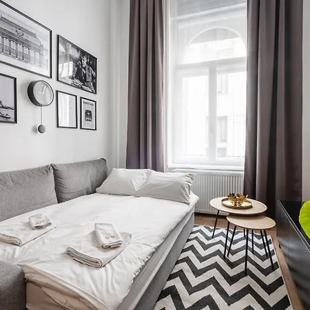 E32 - Oktogon Panorama Suite - Best Location - By Bqa Apartman