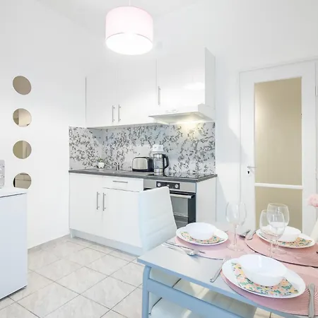 Апартаменты Very Central New Comfy Studio Loft