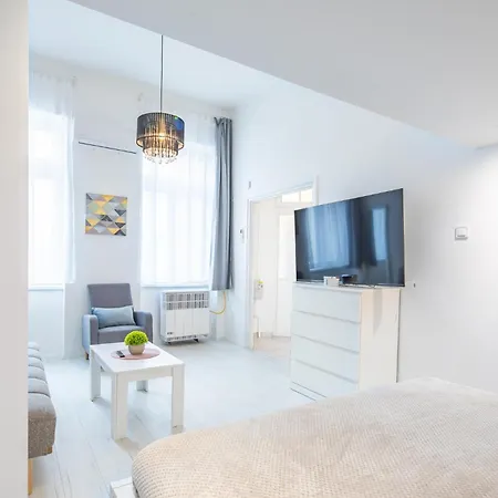 Very Central New Comfy Studio Loft * Будапешт
