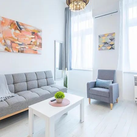 Very Central New Comfy Studio Loft Апартаменты