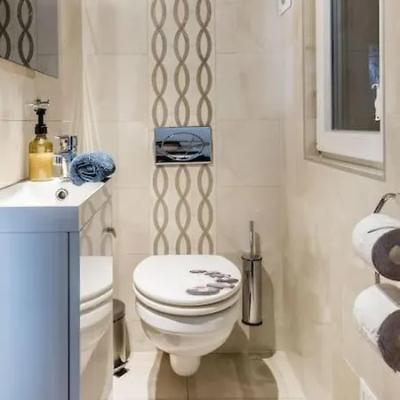 Daire Relaxing Spacious Balcony Super Near Opera *