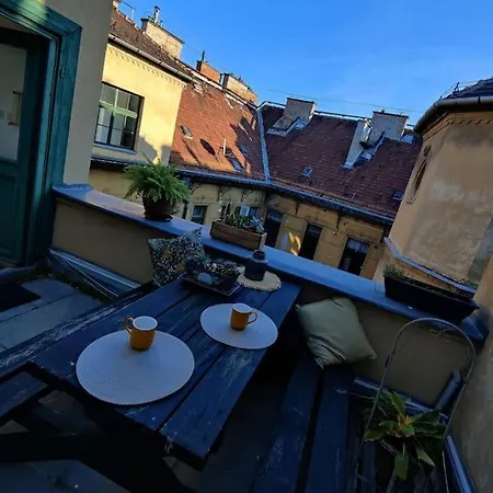 Ferencvarosi Tetoteraszos Apartment