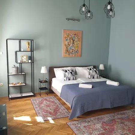 Astoria Downtown Apartment