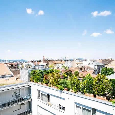 Free Parking- Gellert View 4ppl