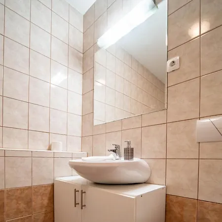 Apartment Free Parking- Gellert View 4ppl *