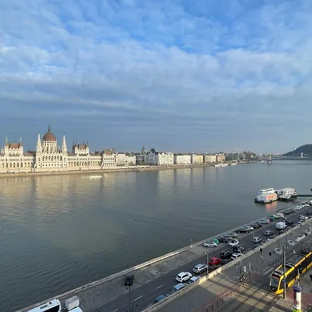 Apartment Stunning Balcony Parliament View