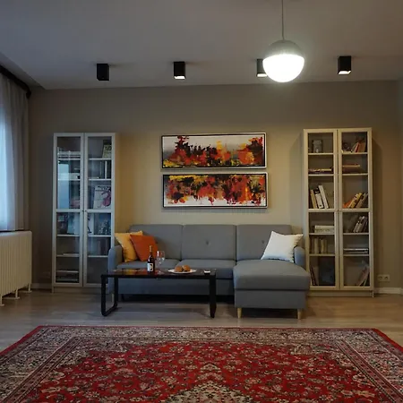 Stunning Balcony Parliament View Apartment *