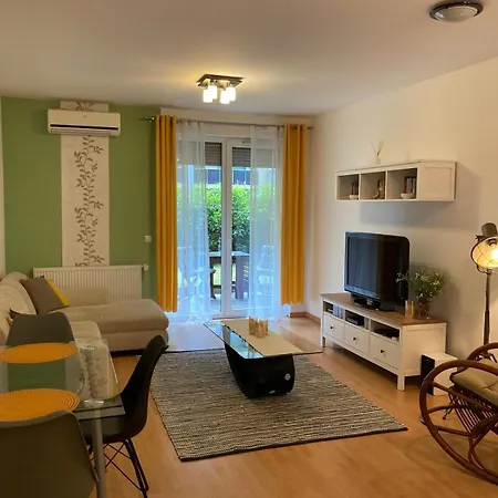Pfeiffer House Apartment *