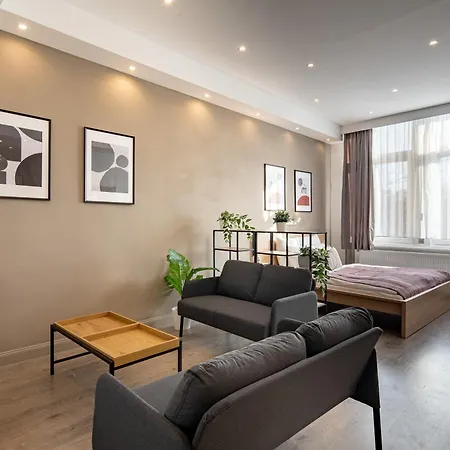 Apartment Sunny Three Bedroom Budapest