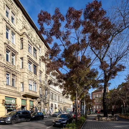 Apartment Sunny Three Bedroom Budapest
