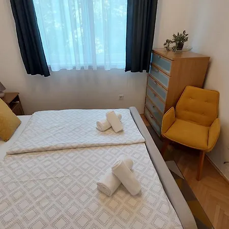 Comfy And Stylish Jewelry Box Apartment Budapest