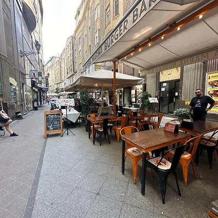 Apartment Bright Apartment In The Most Beautiful Street Of Budapest Vaci Street, Fashion Street *