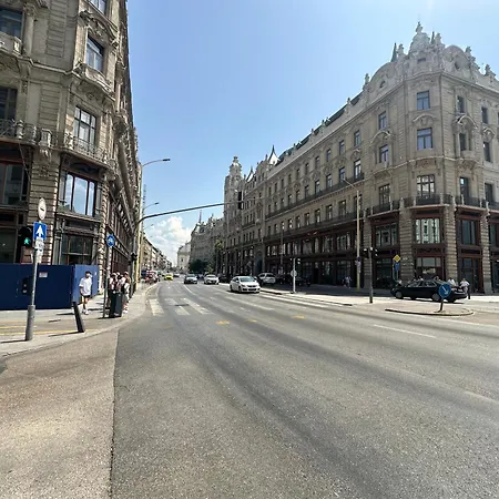 Bright Apartment In The Most Beautiful Street Of Budapest Vaci Street, Fashion Street Apartment